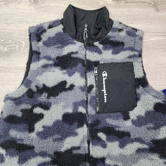 CHAMPION AOP Men's Reversible Camo Zip Up Vest Medium - Picture 3 of 16